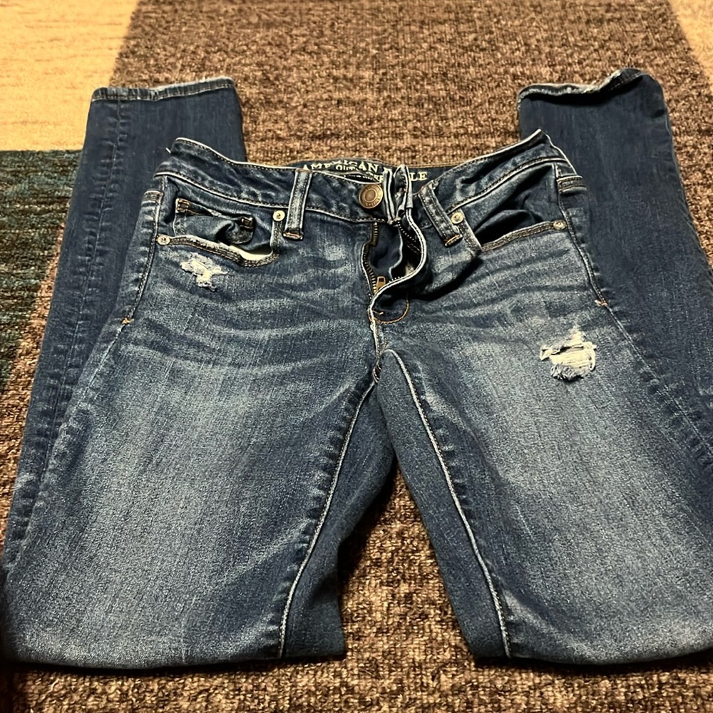 American Eagle Super Stretch X Size 2 Long Distressed Skinny Jeans